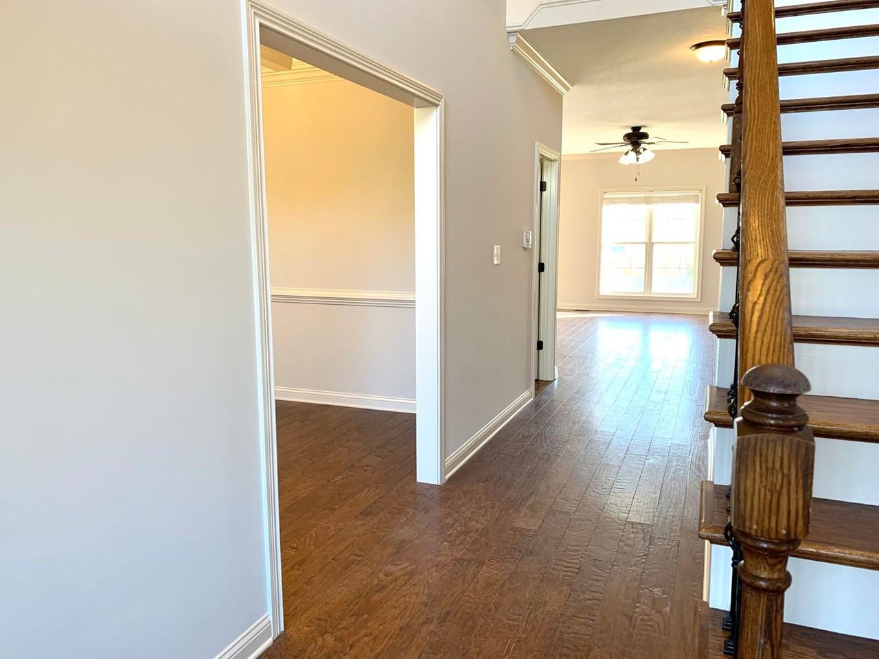 1533 Edgewater Ln - Photo 3 of 48