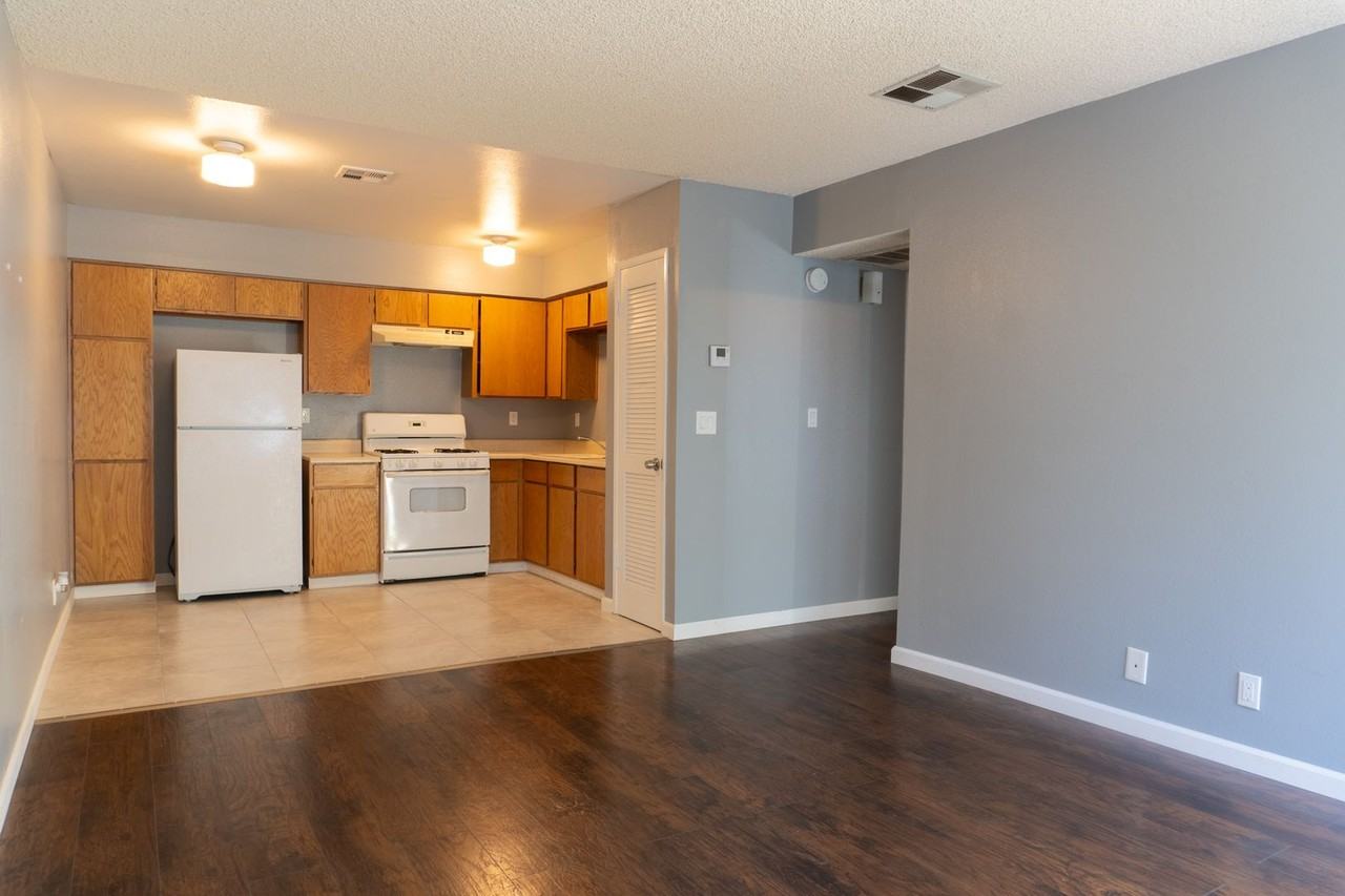 435 Rick Ct #I - Photo 2 of 14