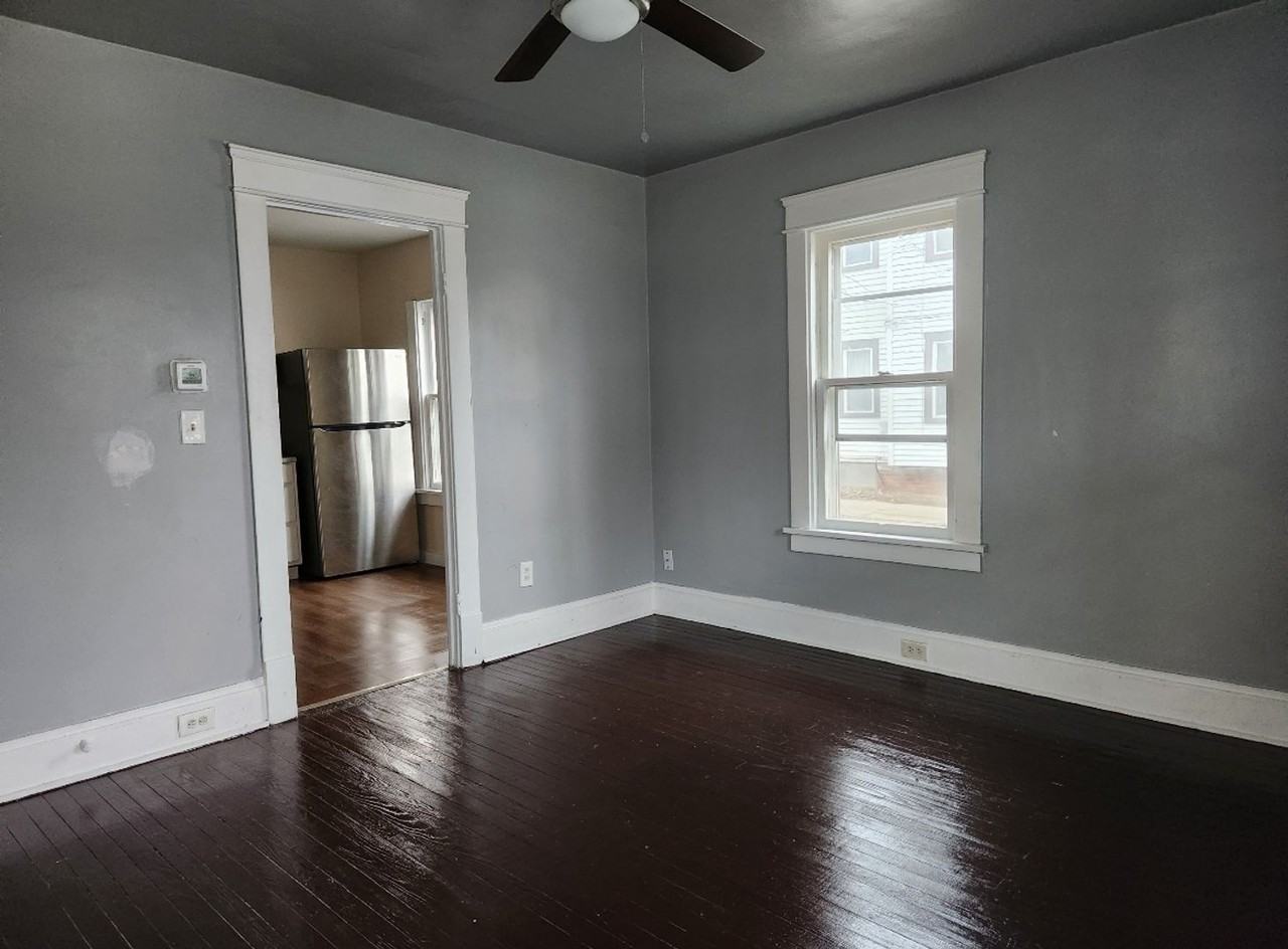 15815 Parkgrove Ave - Photo 2 of 9