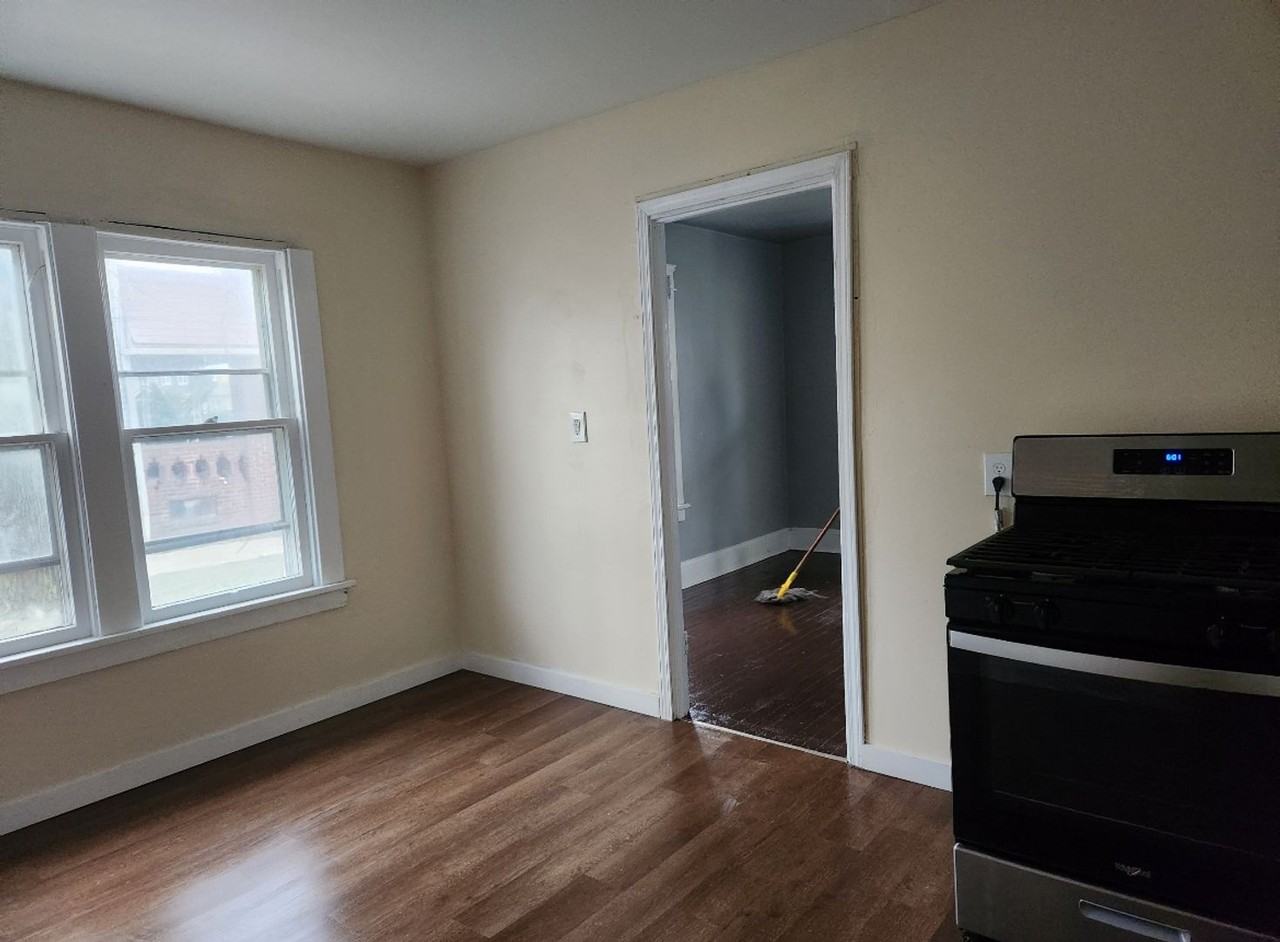 15815 Parkgrove Ave - Photo 3 of 9