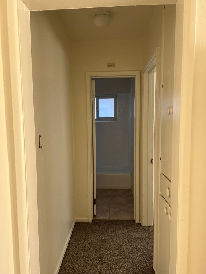 1 Bed. 1 Bath in San Bernardino close to everything - Photo 4 of 10