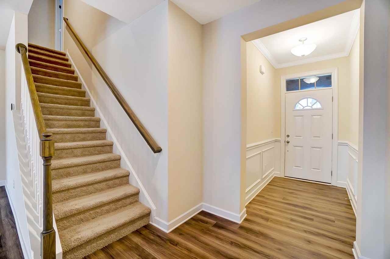 5822 Clan Maclaine Dr - Photo 4 of 48