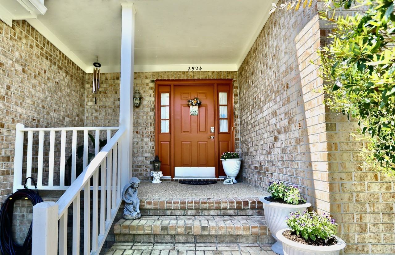 2524 Cantwell Rd - Photo 3 of 50