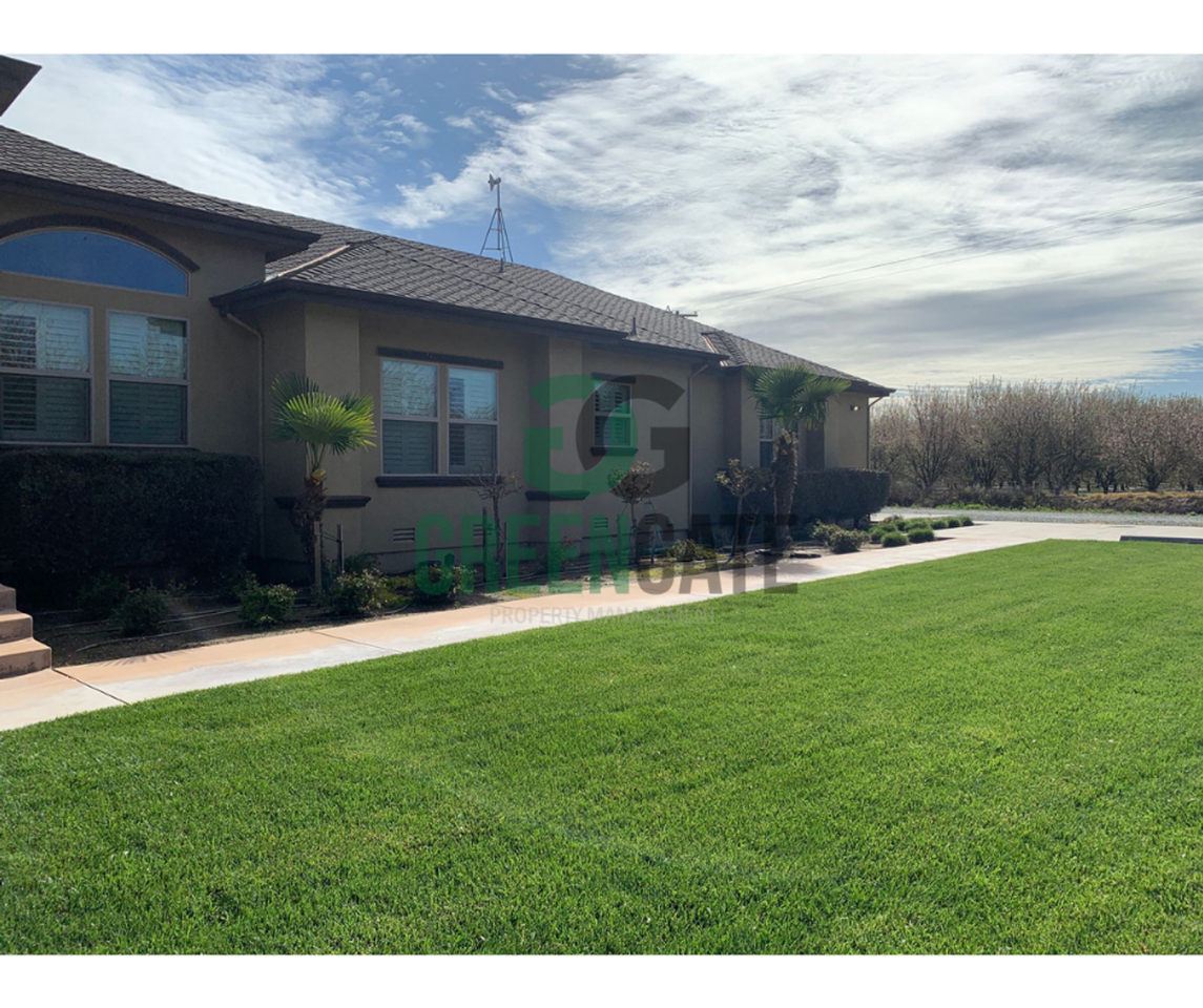 11164 Carrolton Rd - Photo 2 of 50