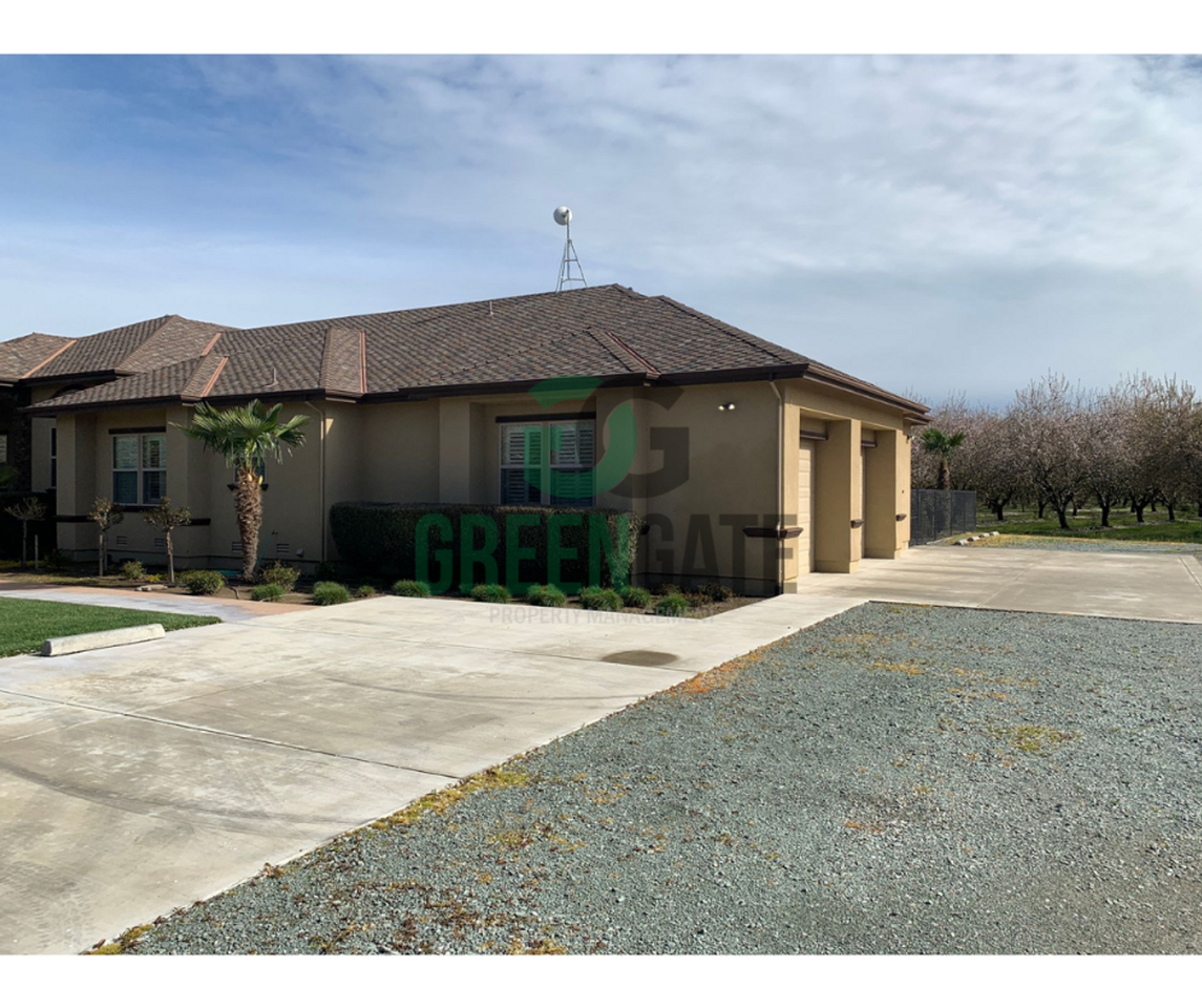 11164 Carrolton Rd - Photo 3 of 50