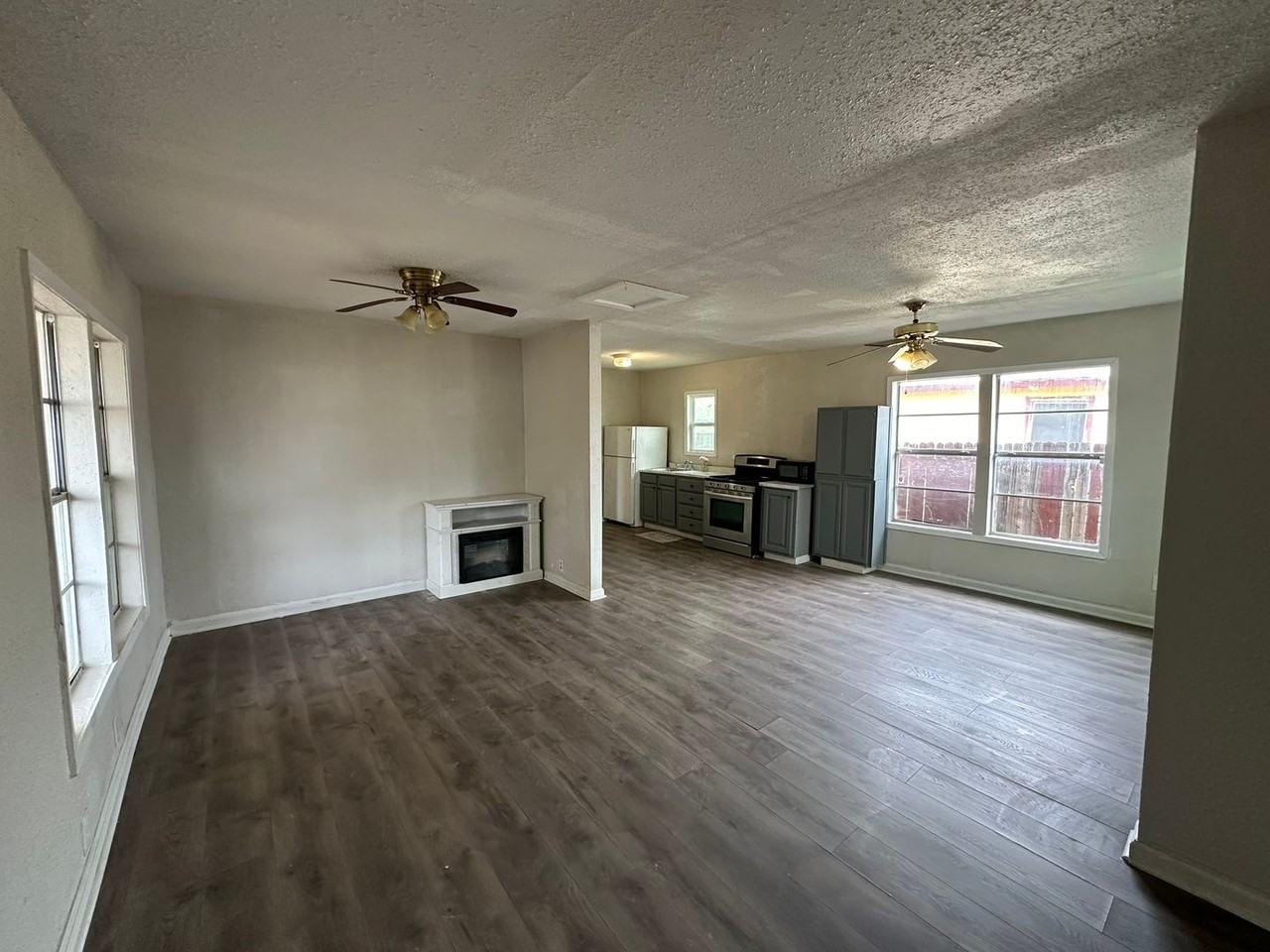 206 Aztec St - Photo 3 of 12
