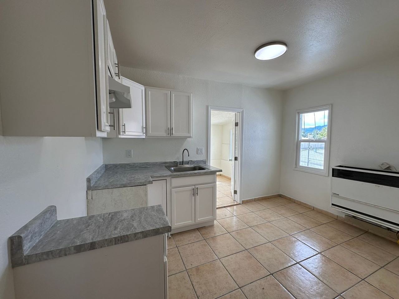 1098 Acacia Avenue - Photo 2 of 11