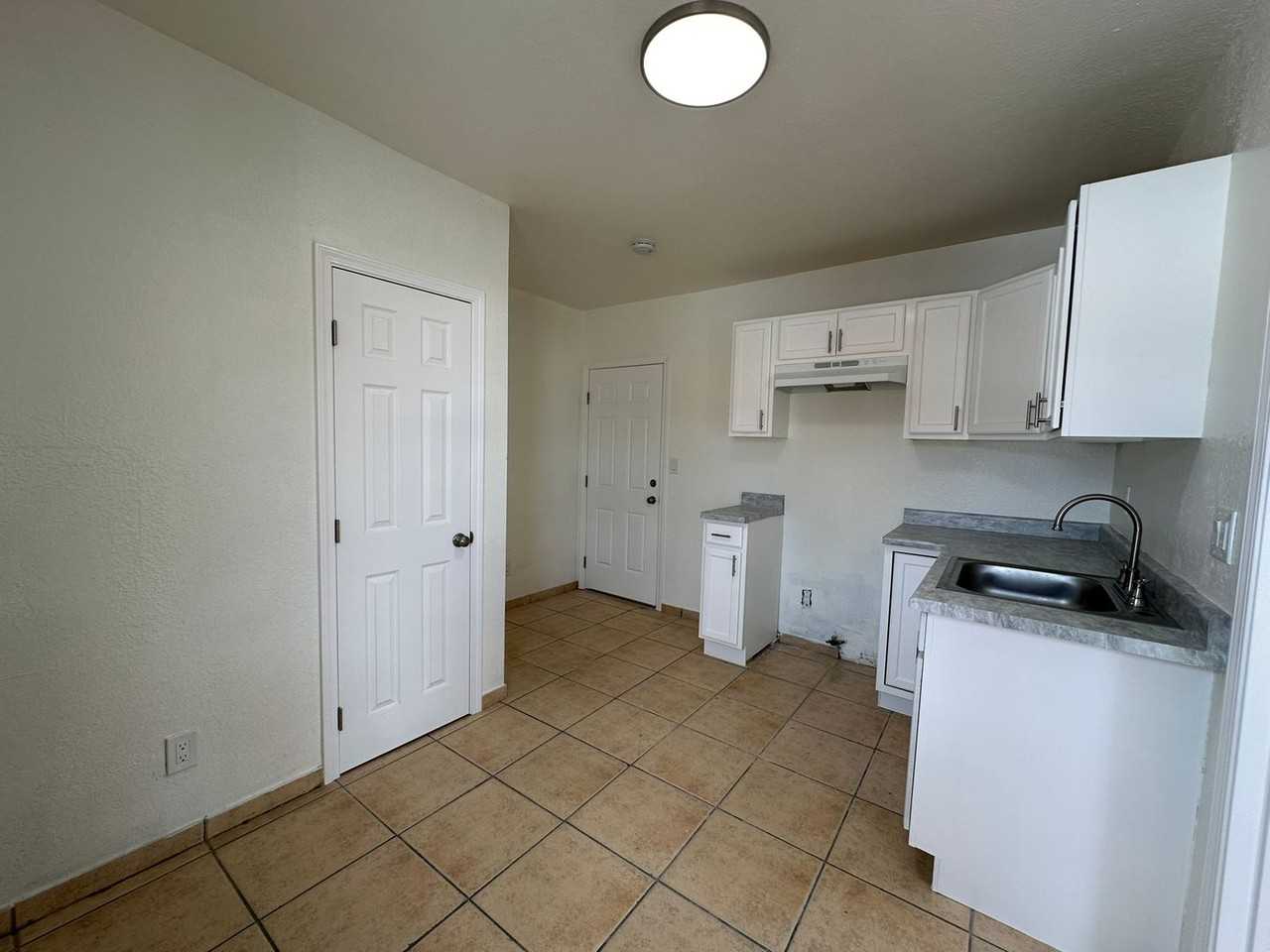 1098 Acacia Avenue - Photo 3 of 11