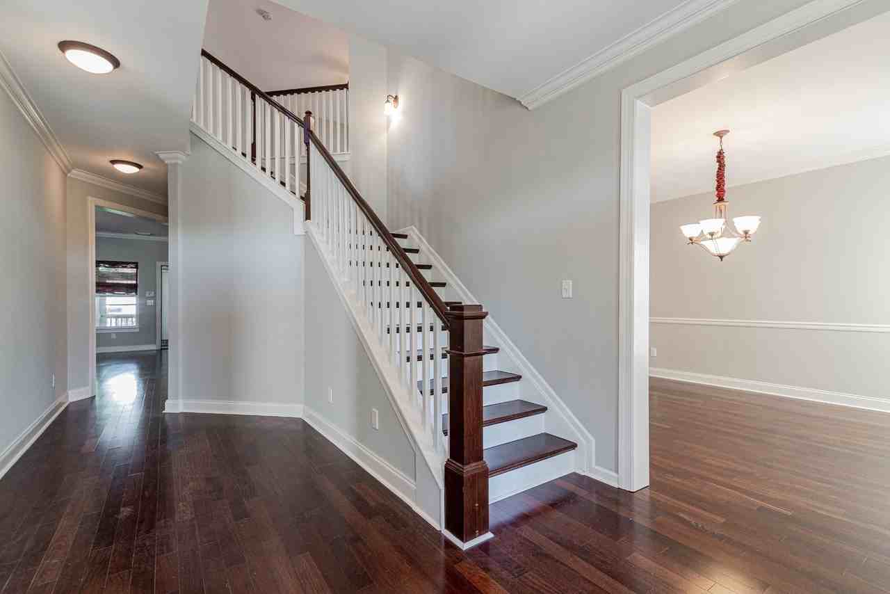 412 Meadowcrest Cir - Photo 3 of 29