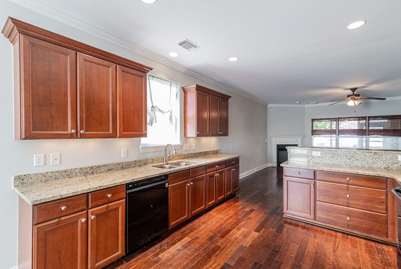 412 Meadowcrest Cir - Photo 6 of 29