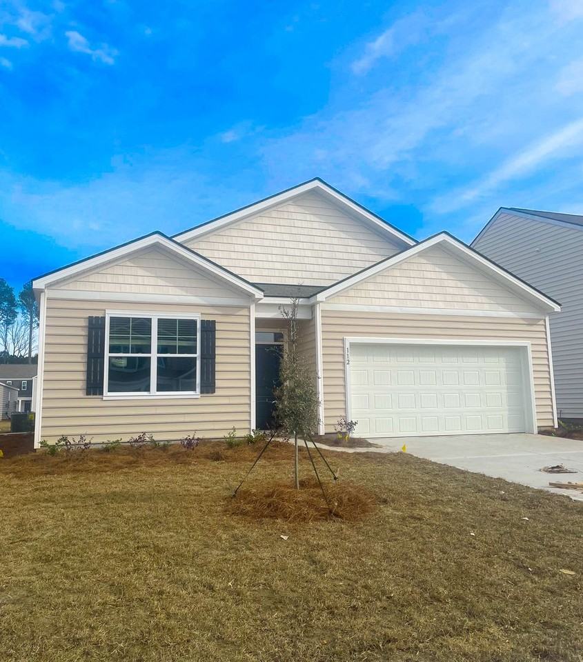 112 Windrush Pnes - Photo 2 of 37