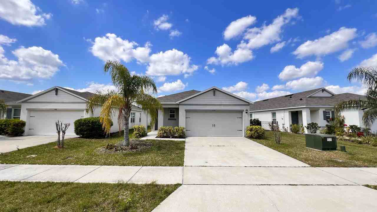 552 Armoyan Way - Photo 2 of 32