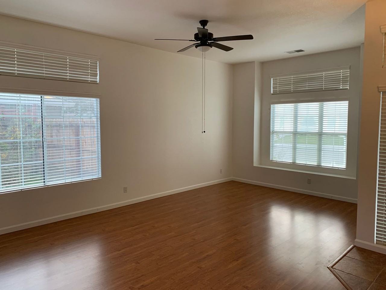 1660 Gill Dr - Photo 3 of 15