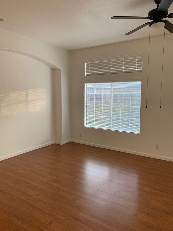 1660 Gill Dr - Photo 4 of 15