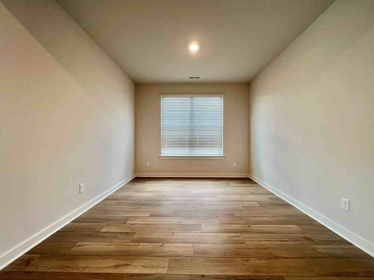 1030 Ewell Farm Cir - Photo 4 of 36