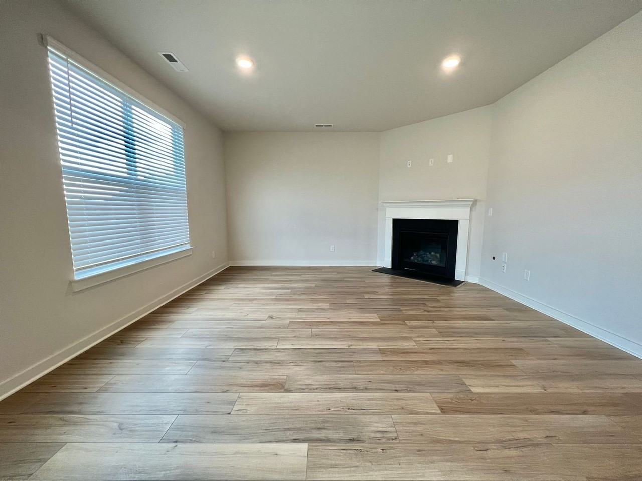 1030 Ewell Farm Cir - Photo 5 of 36