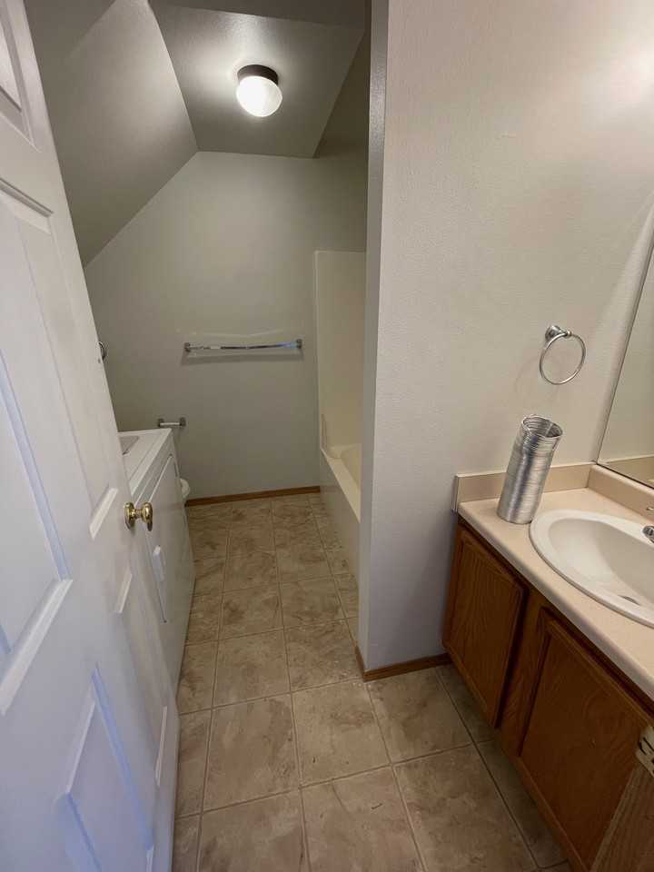 425 W Shore Dr #1 - Photo 7 of 18