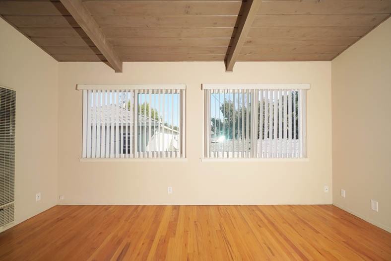 559 Matadero Ave #04