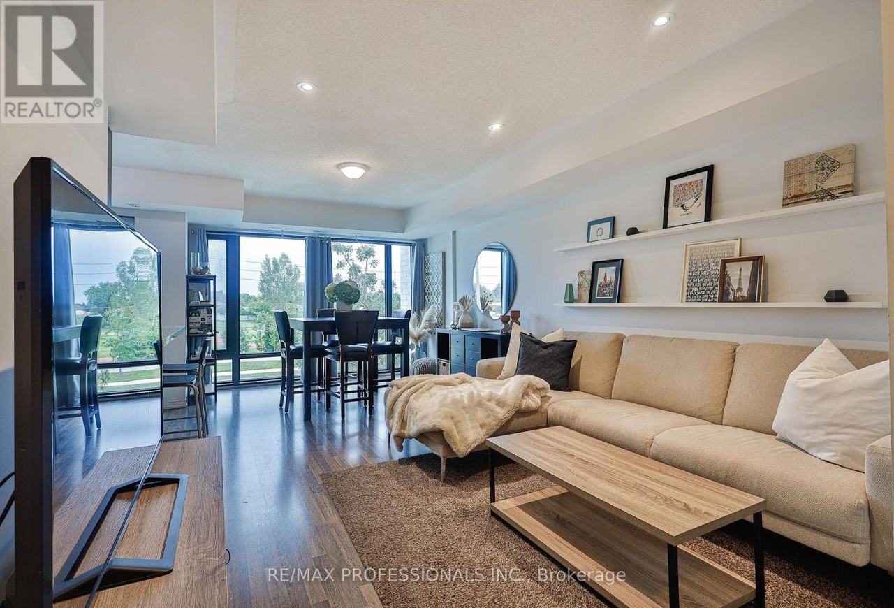 142 Widdicombe Hill Boulevard #515 - Photo 3 of 18