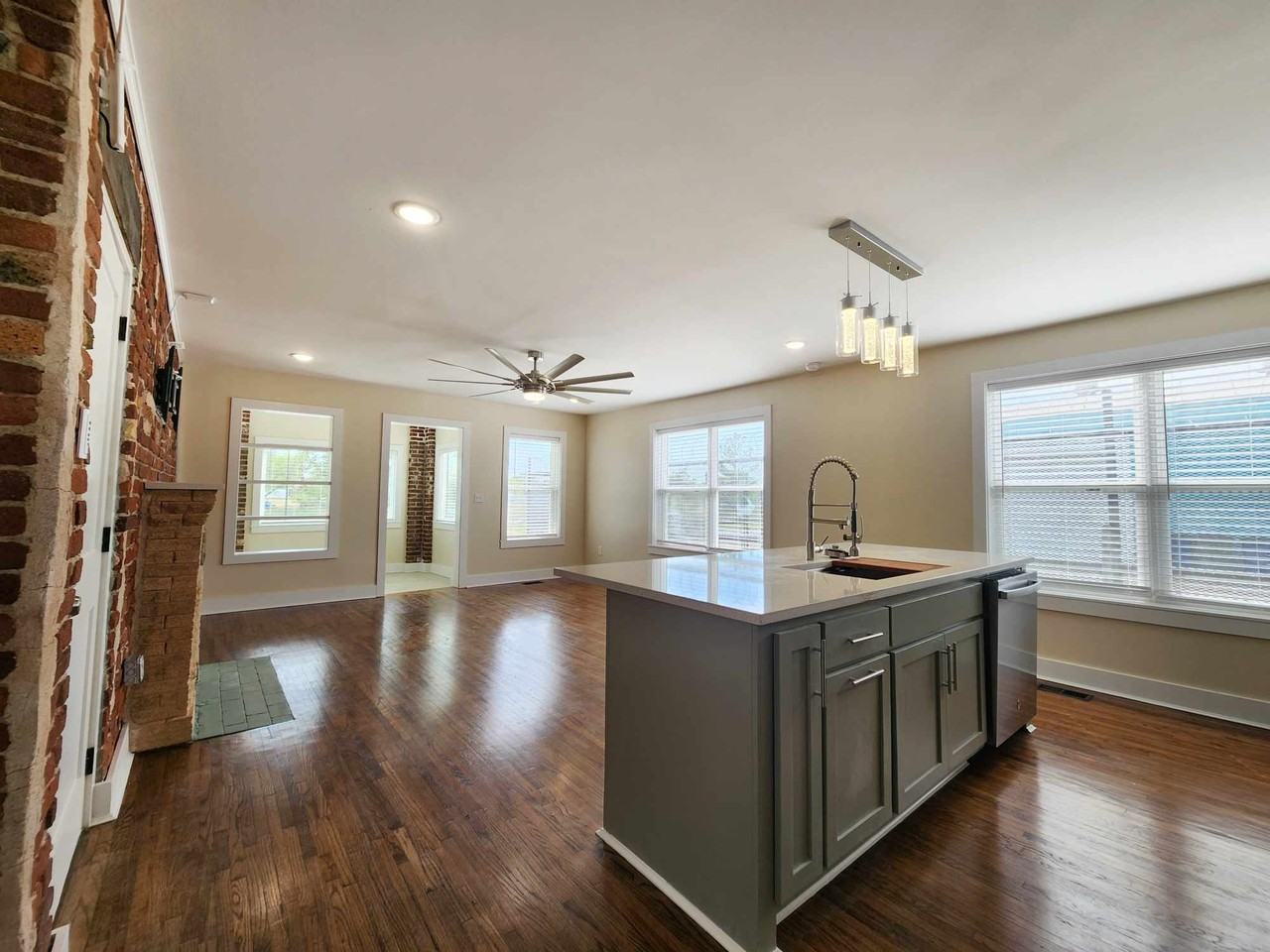 2529 E Admiral Pl #A - Photo 4 of 50