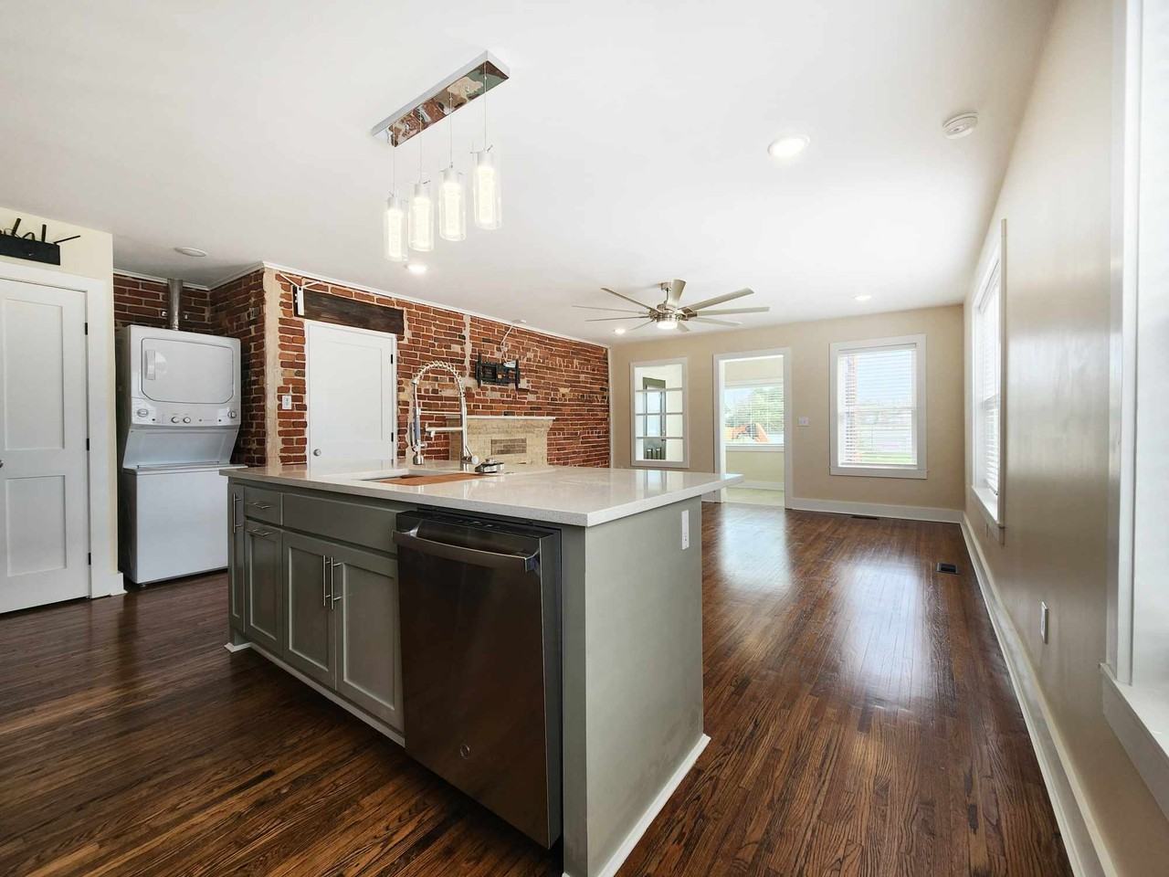 2529 E Admiral Pl #A - Photo 5 of 50