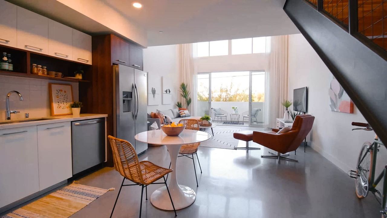 733 N Hudson Avenue - Photo 3 of 24