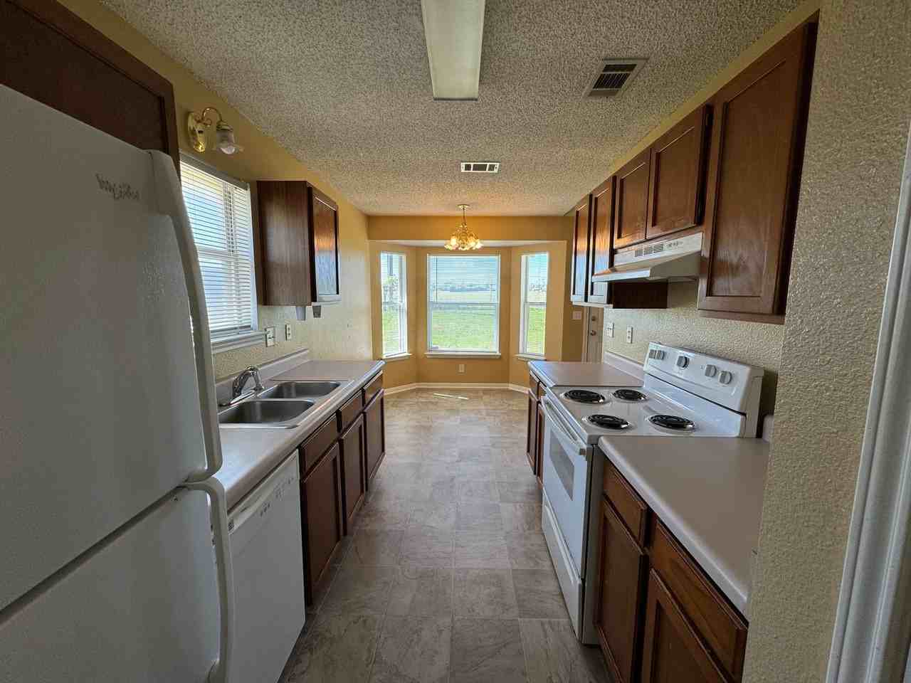 3509 Christie Drive - Photo 5 of 23