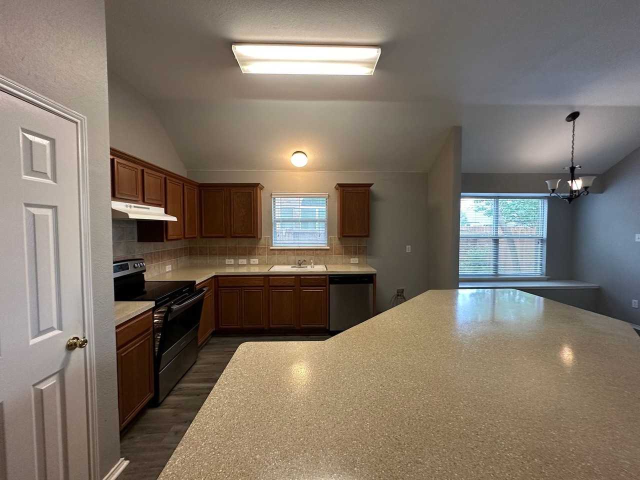 6013 Dark Forest Dr - Photo 4 of 20