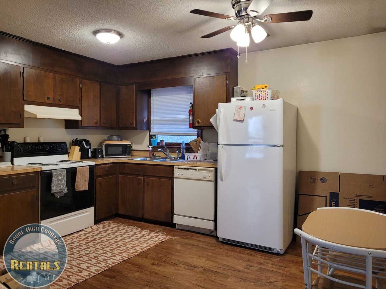 Moriah Apartments - Photo 7 of 21