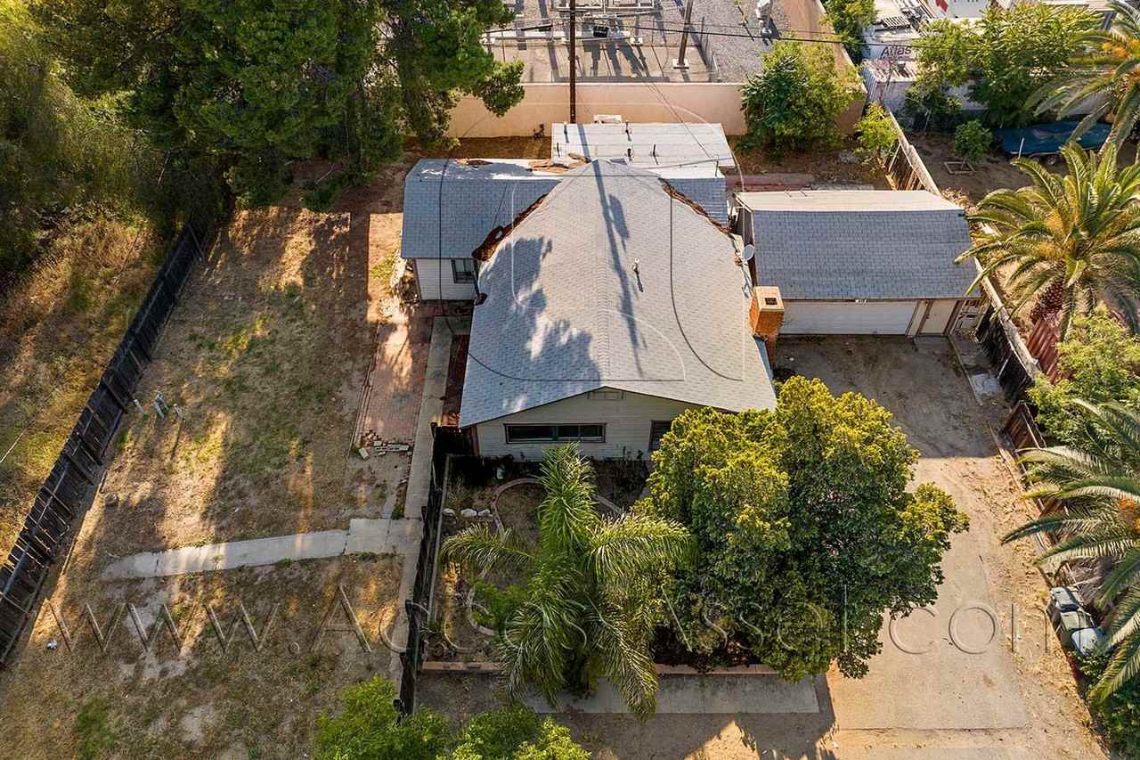 419 N Main St - Photo 2 of 38