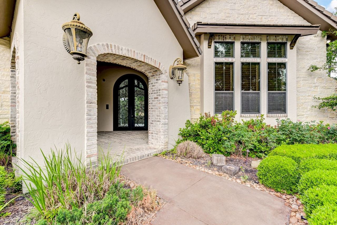 15051 Cathedral Falls Drive - Photo 3 of 29