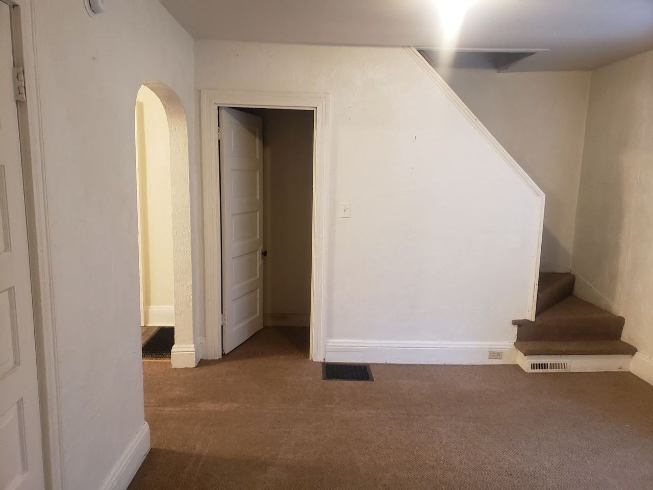 502 Lowell St Vandergrift, PA 15690 - Photo 2 of 20