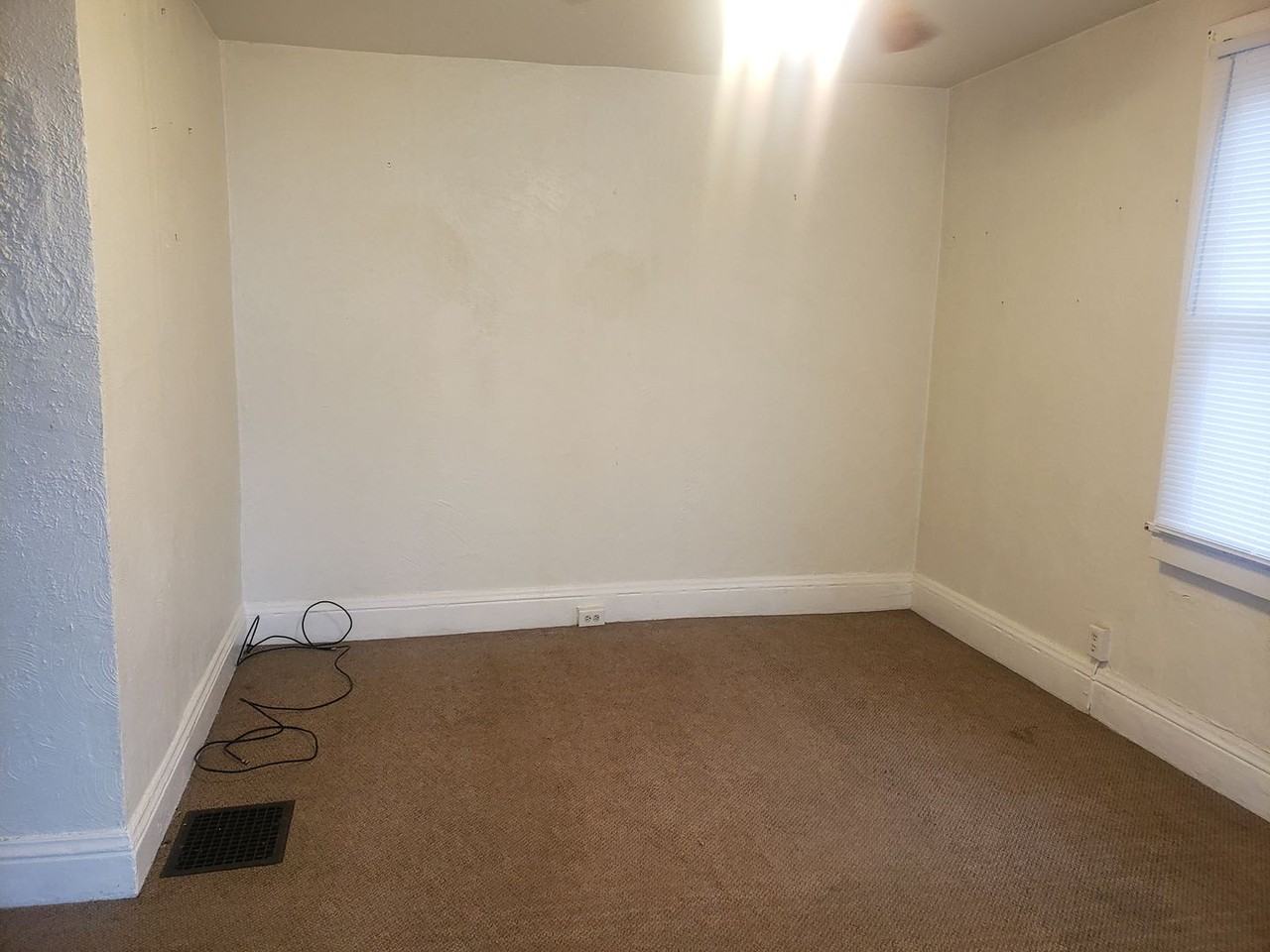 502 Lowell St Vandergrift, PA 15690 - Photo 3 of 20