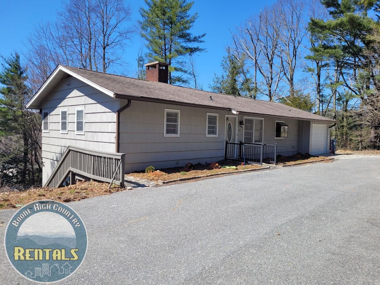 199 White Pine St North - Photo 3 of 38