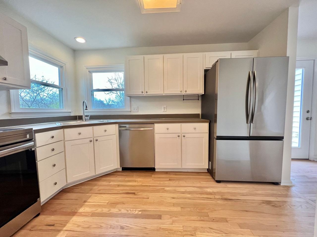 1405 Brenner Ct - Photo 7 of 29
