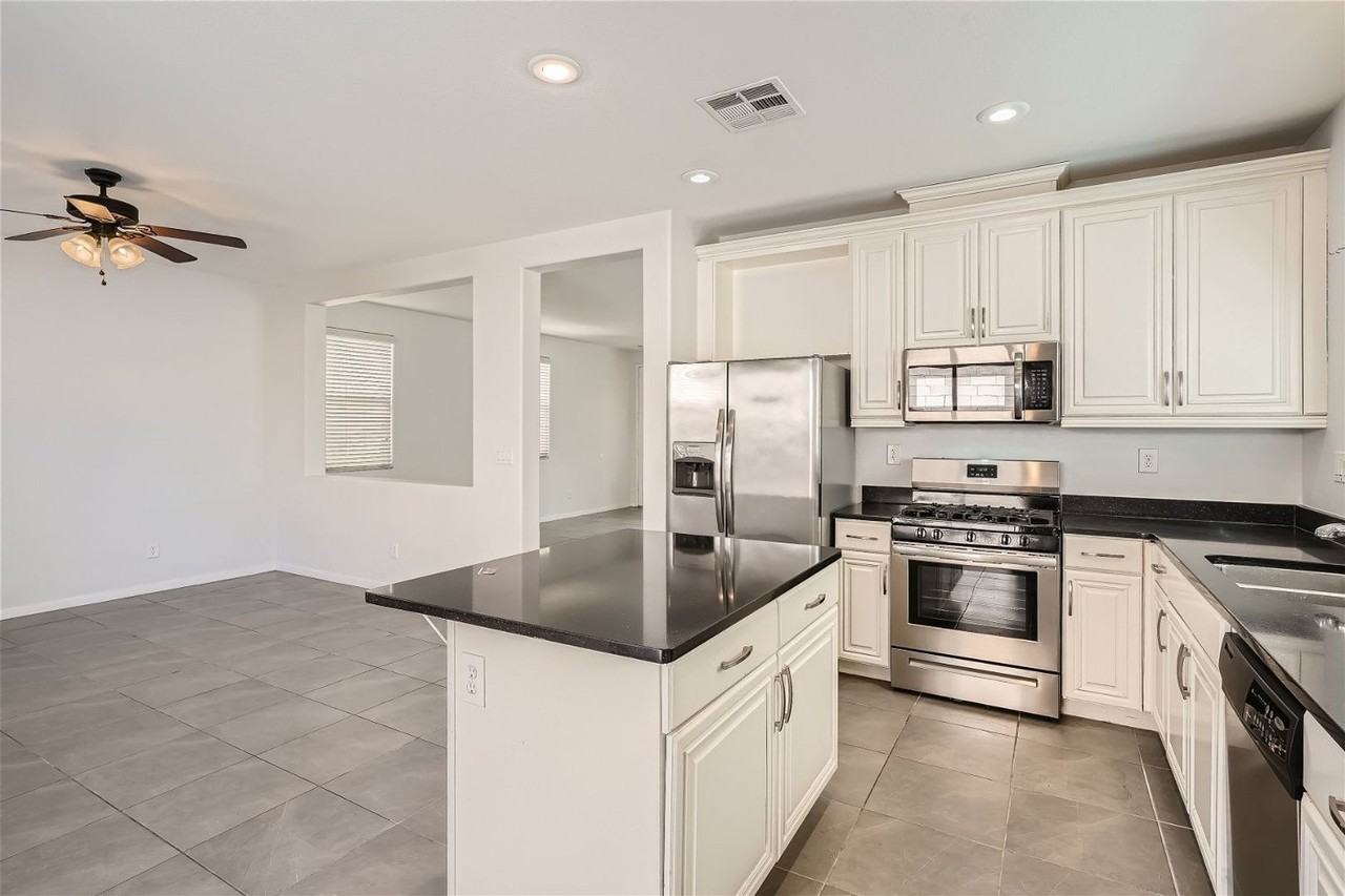11783 Red Water Ct - Photo 5 of 31