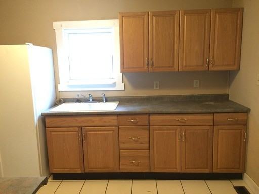 567 Summit St - Photo 3 of 9