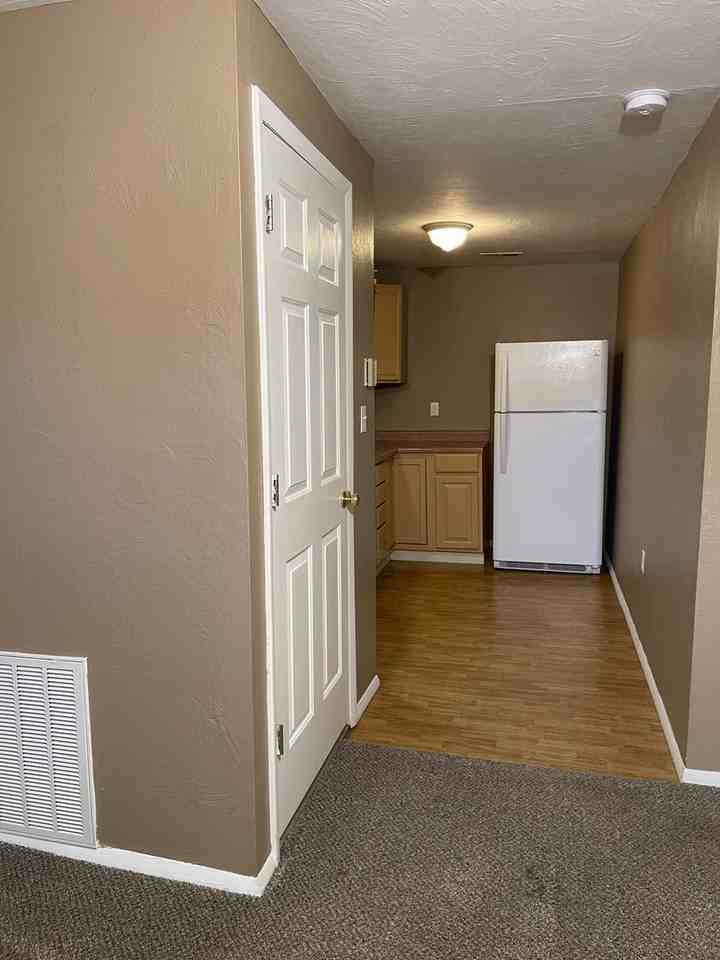 434 - 502 W Main St - Photo 3 of 29