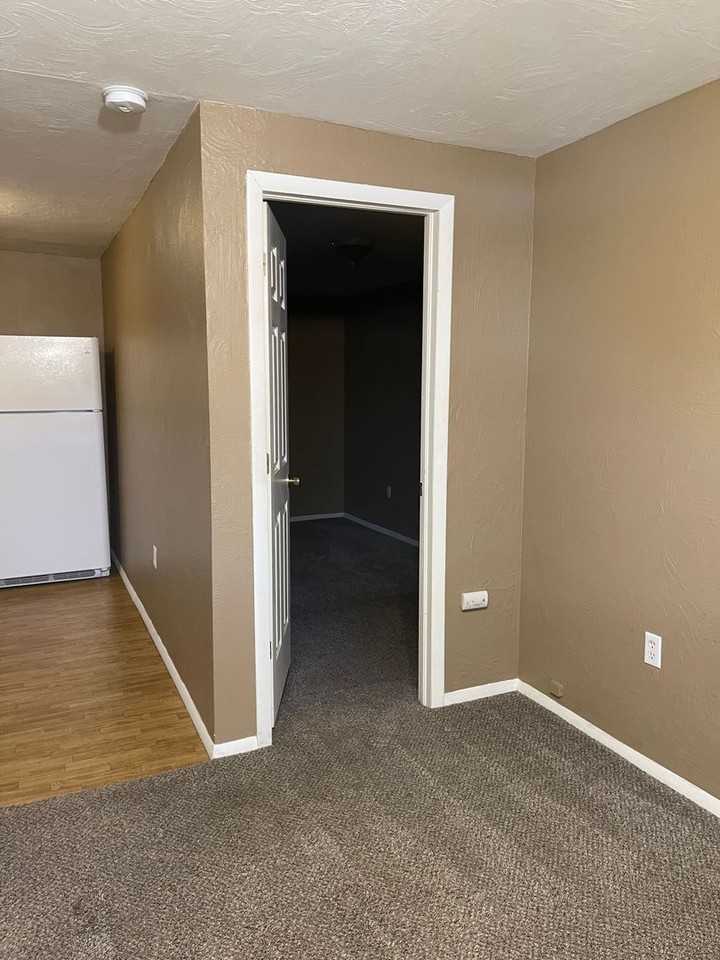 434 - 502 W Main St - Photo 4 of 29