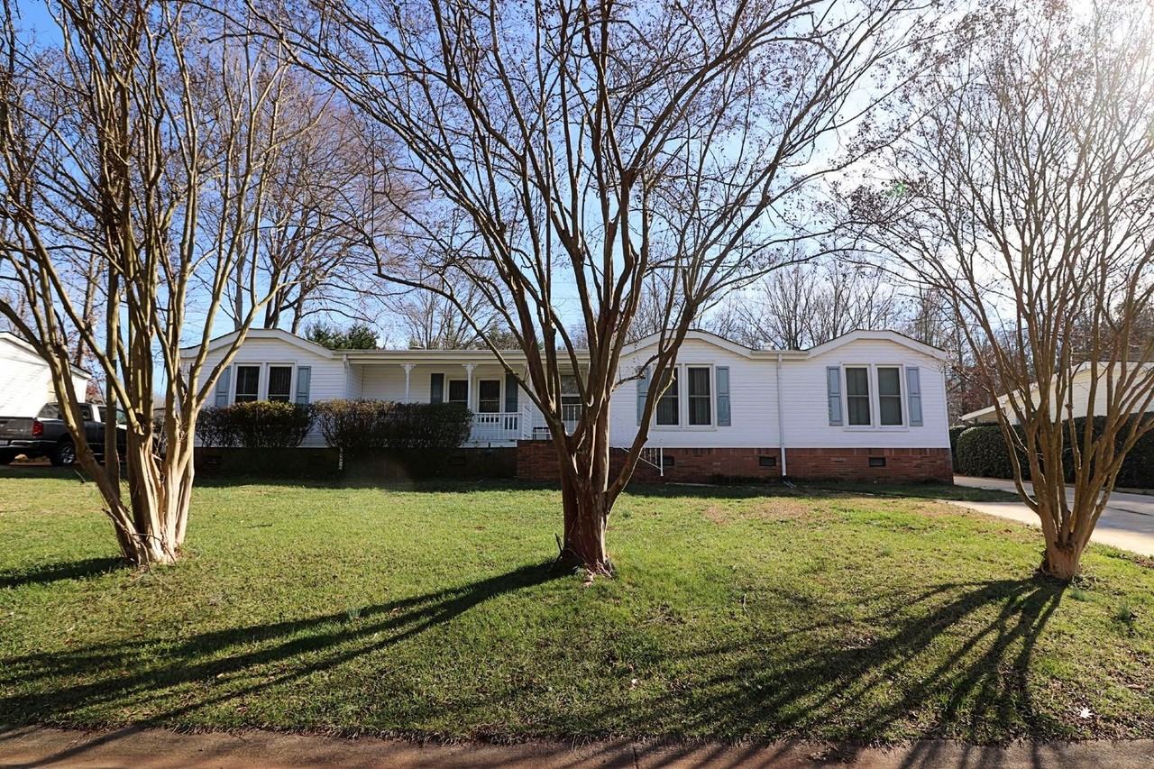 1148 Southwood Dr - Photo 2 of 27