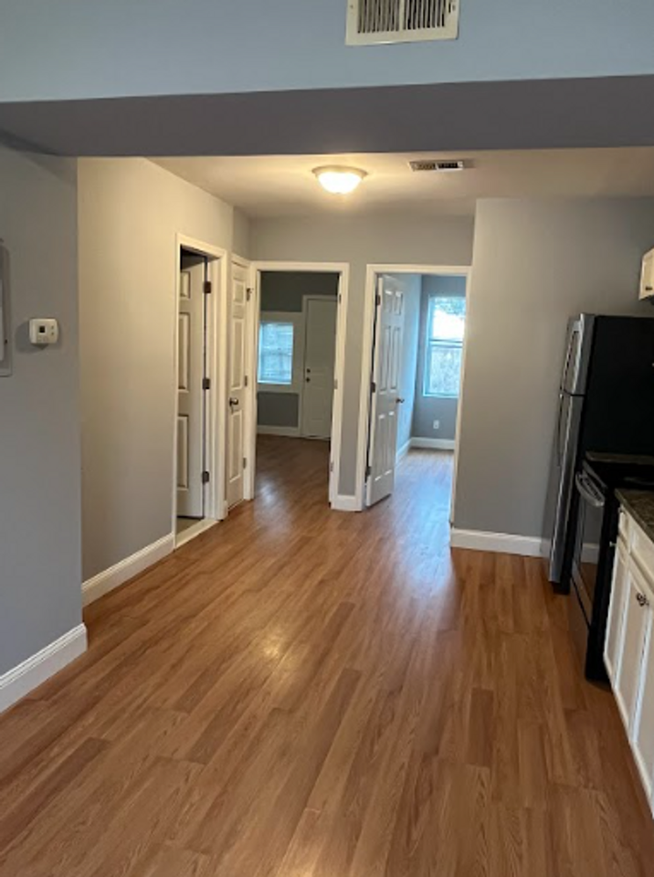 433 Atlantic St SE - Photo 4 of 12