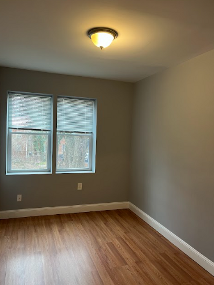 433 Atlantic St SE - Photo 7 of 12