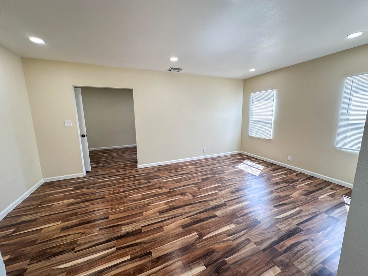 5702 Vineland Ave - Photo 4 of 14