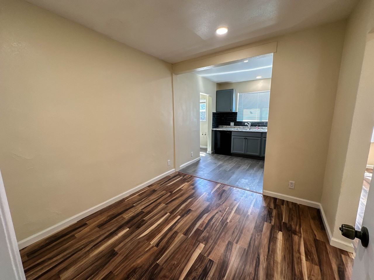 5702 Vineland Ave - Photo 6 of 14