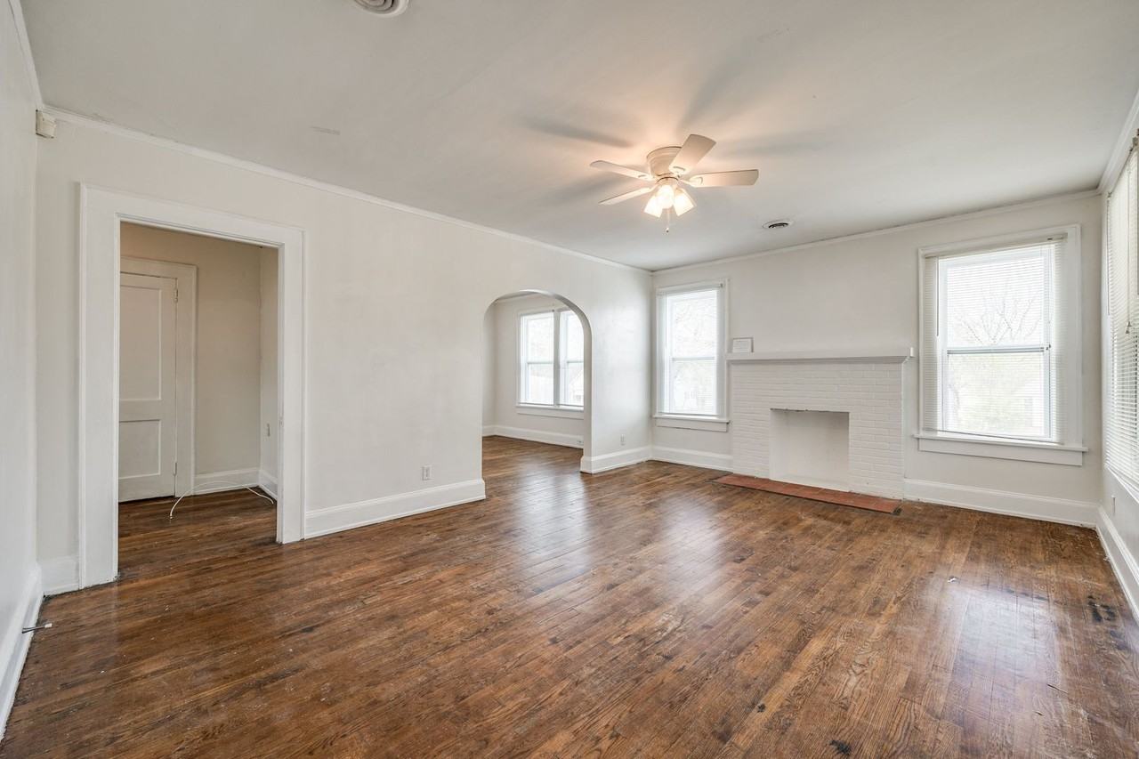 460 Arch Dr - Photo 2 of 27