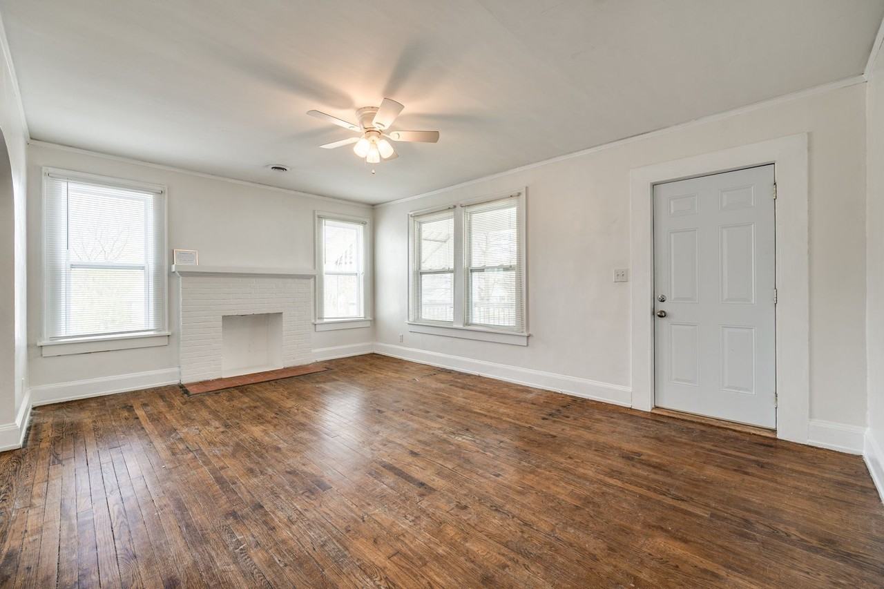 460 Arch Dr - Photo 3 of 27