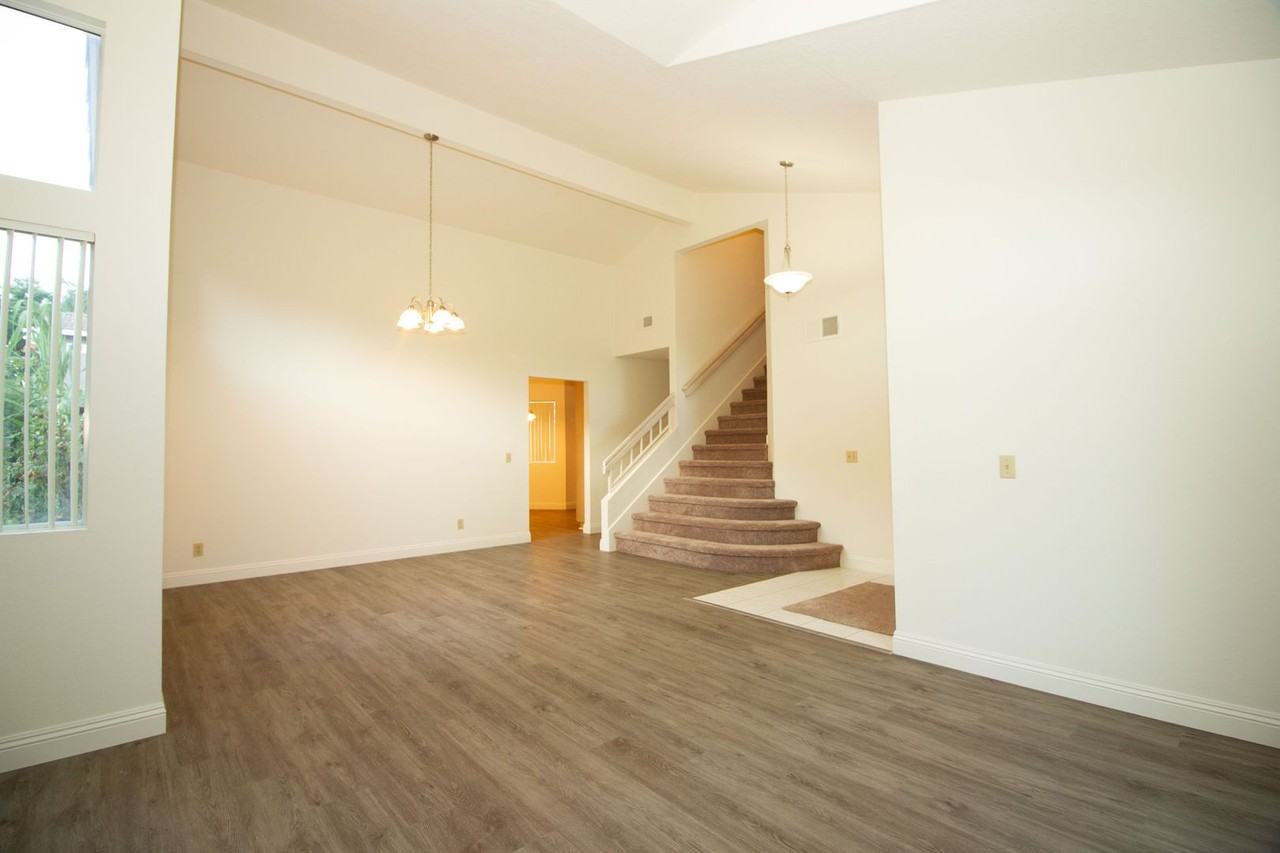 22815 Van Buren St - Photo 3 of 27