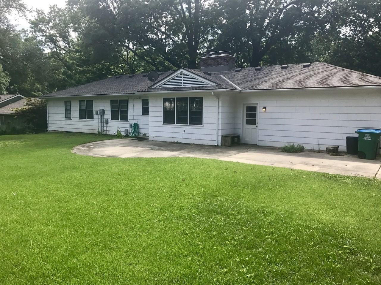 9409 Belinder Rd - Photo 3 of 25