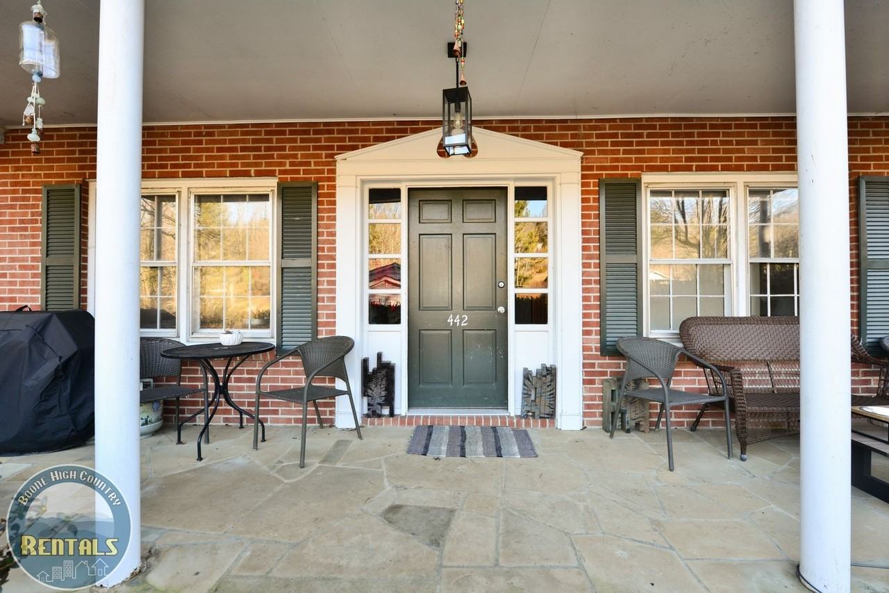 442 Poplar Hill Dr - Photo 2 of 21