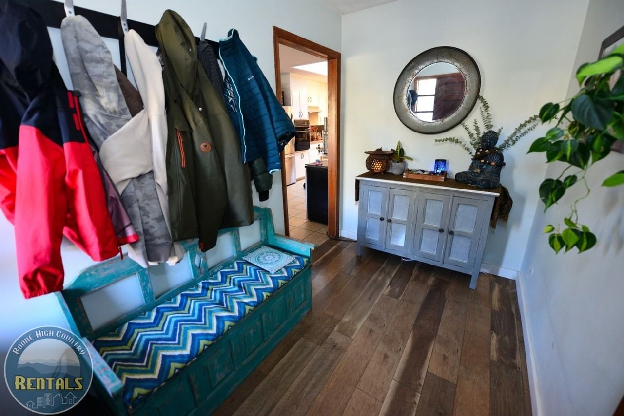 442 Poplar Hill Dr - Photo 3 of 21